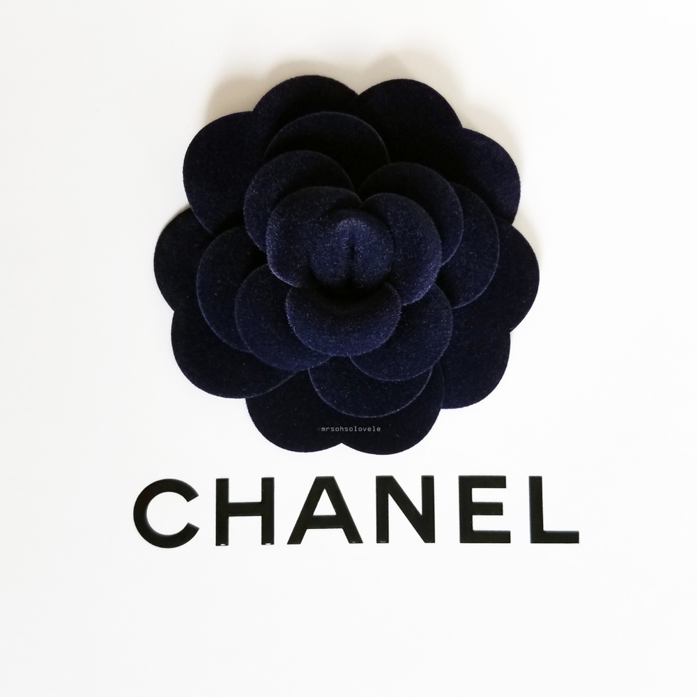 AUTHENTIC RARE CHANEL NAVY BLUE VELVET DIY BROOCH - Picture 4 of 8